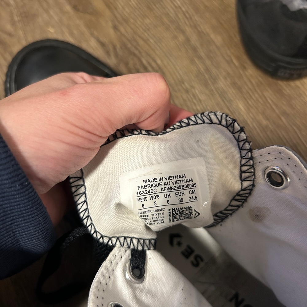 Converse High-Tops Black and Gray Camo - Picture 5 of 5